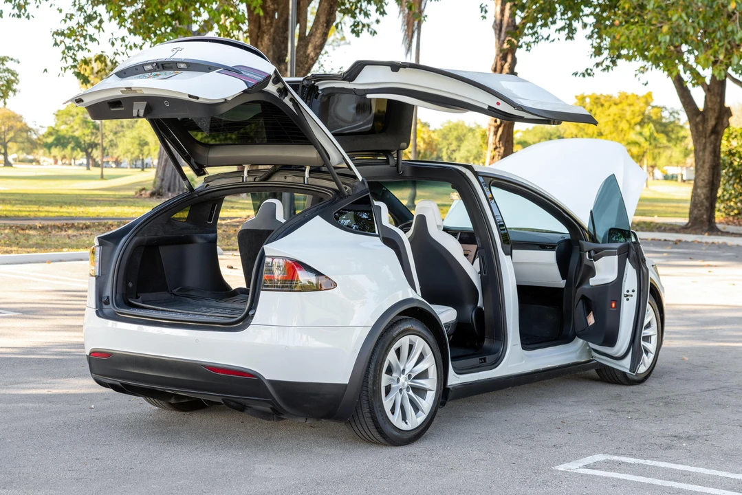 2018 Tesla Model X - Image 14 of 31