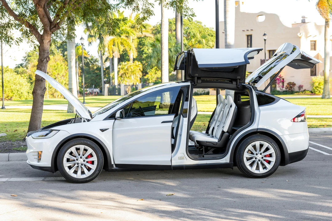 2018 Tesla Model X - Image 11 of 31