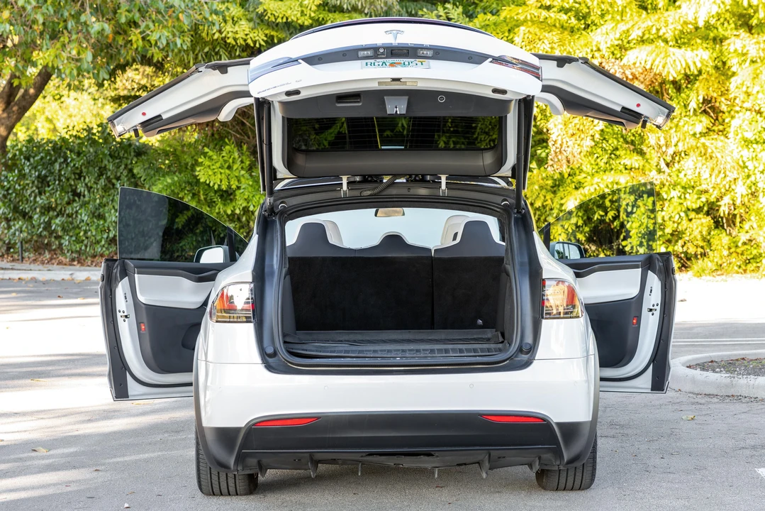 2018 Tesla Model X - Image 13 of 31