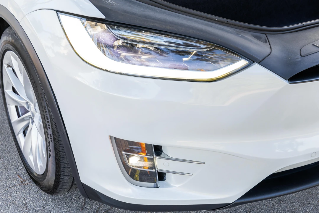 2018 Tesla Model X - Image 17 of 31
