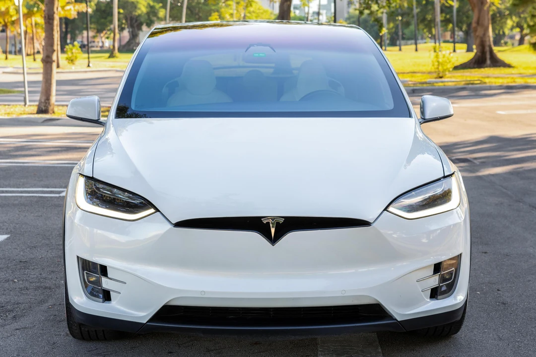 2018 Tesla Model X - Image 2 of 31