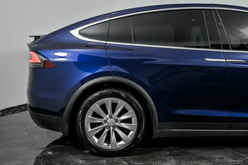 2018 Tesla Model X - Image 11 of 12