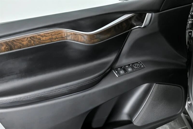2018 Tesla Model X - Image 15 of 21