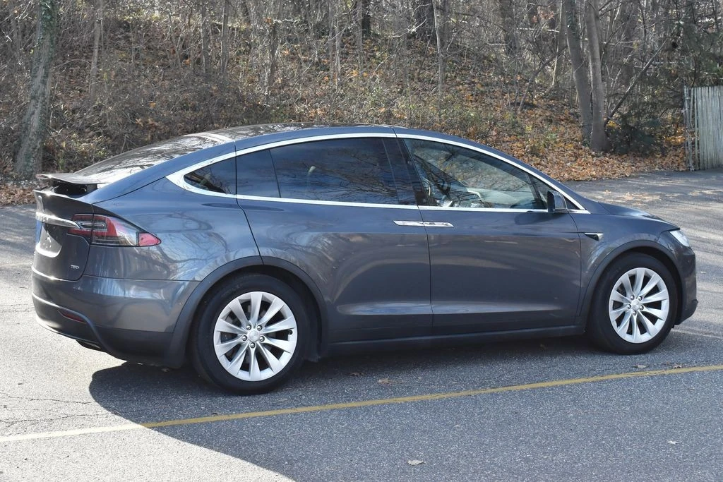 2018 Tesla Model X - Image 9 of 12