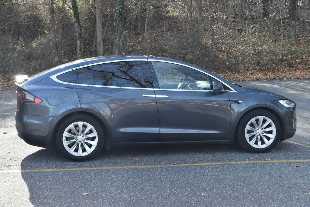 2018 Tesla Model X - Image 10 of 12
