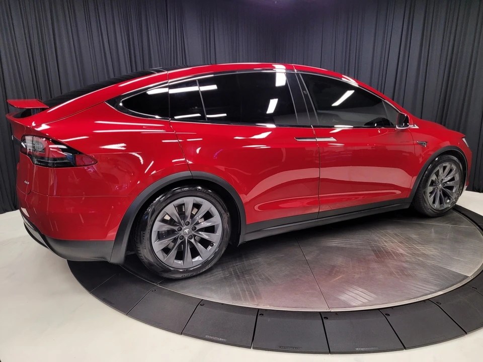2018 Tesla Model X - Image 11 of 12
