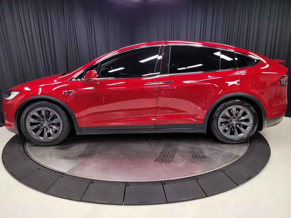 2018 Tesla Model X - Image 8 of 12