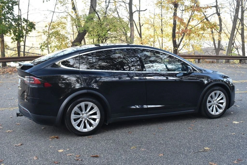 2018 Tesla Model X - Image 9 of 12