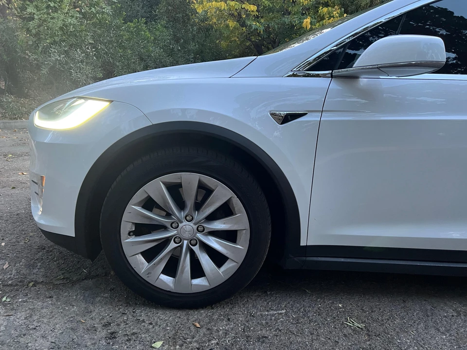 2018 Tesla Model X - Image 29 of 31