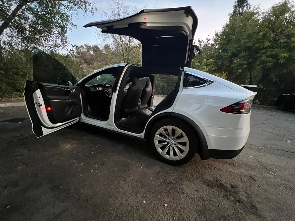 2018 Tesla Model X - Image 26 of 31