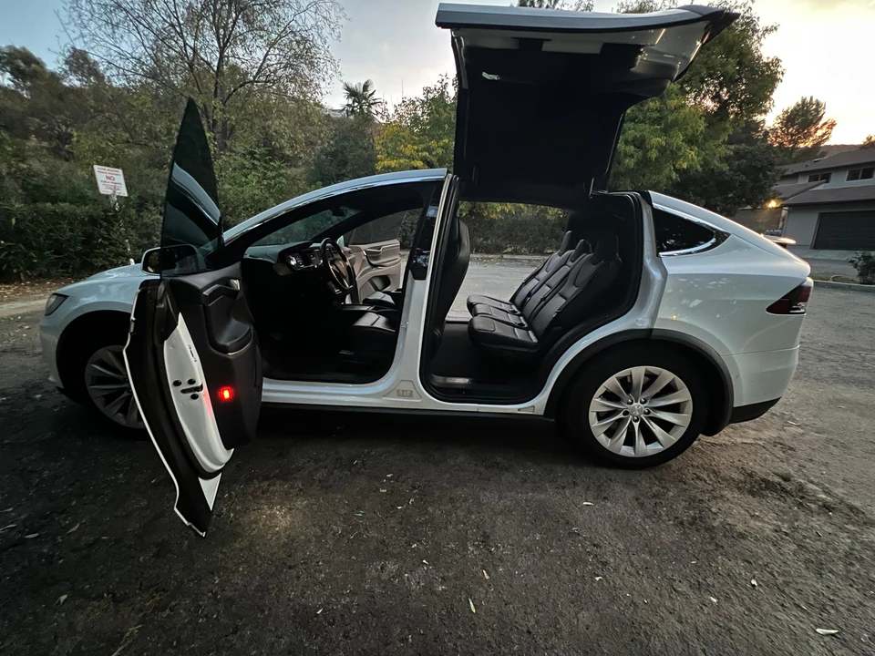 2018 Tesla Model X - Image 25 of 31