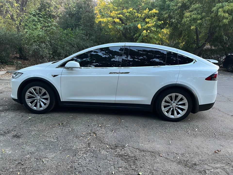 2018 Tesla Model X - Image 13 of 31