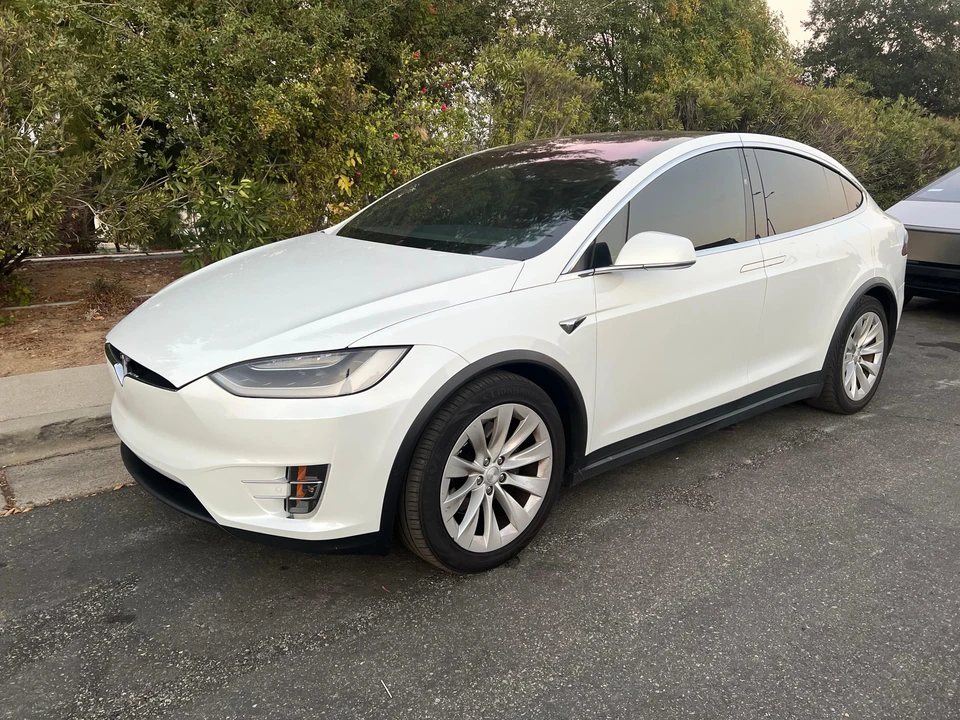 2018 Tesla Model X - Image 9 of 31