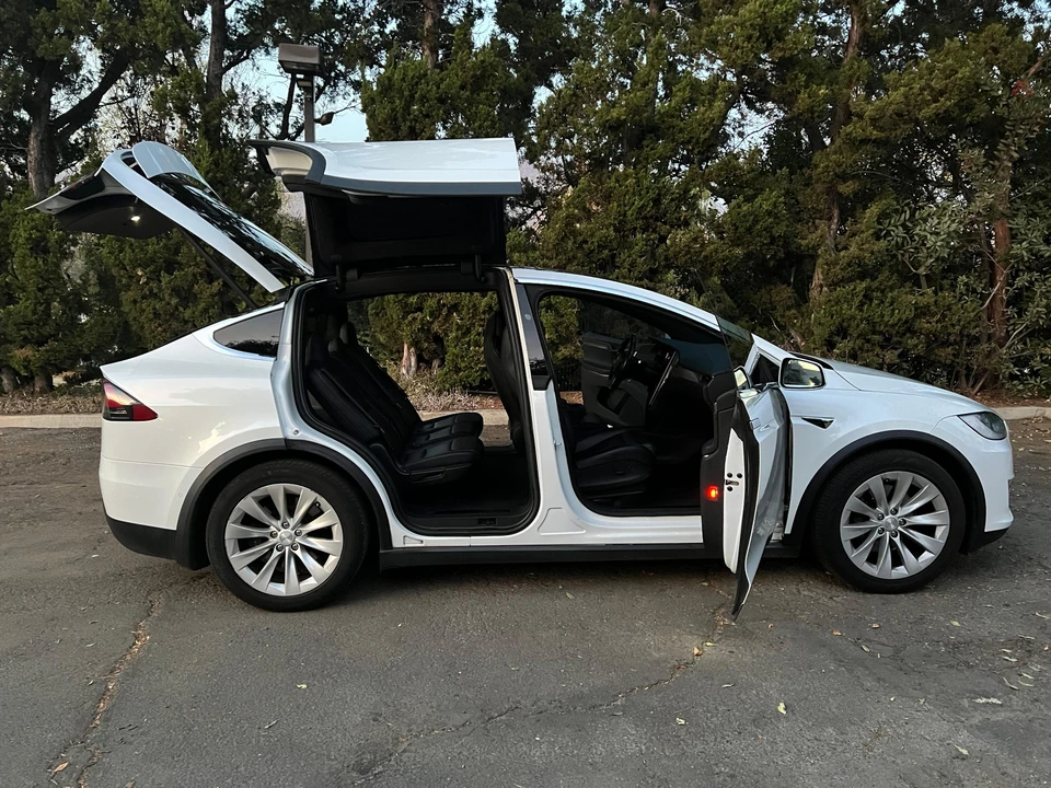 2018 Tesla Model X - Image 28 of 31