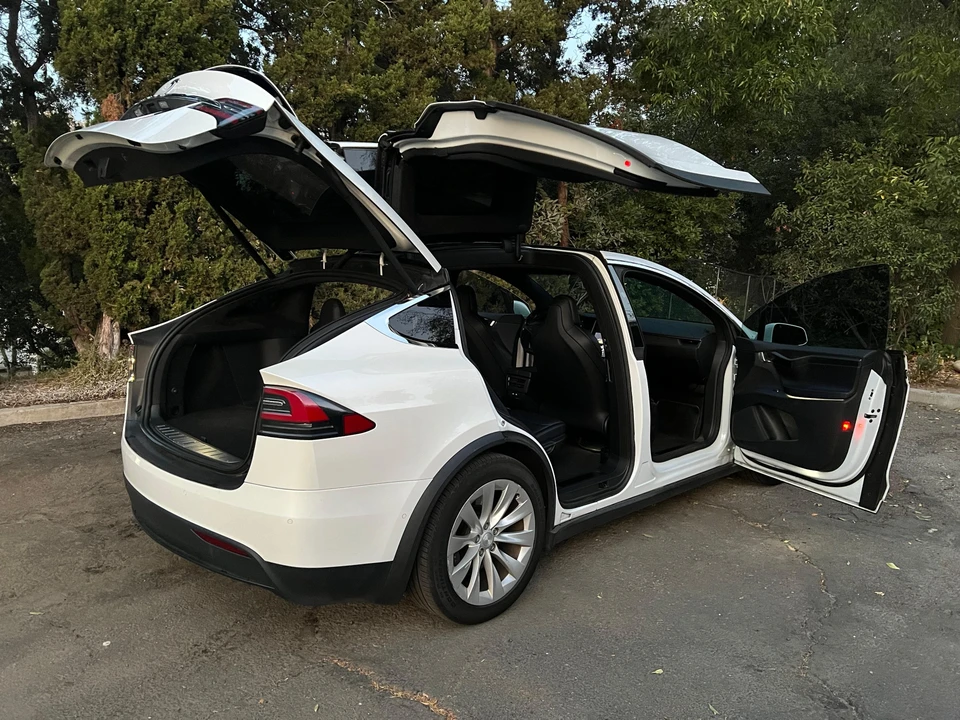 2018 Tesla Model X - Image 27 of 31