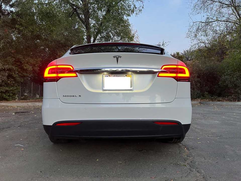 2018 Tesla Model X - Image 15 of 31