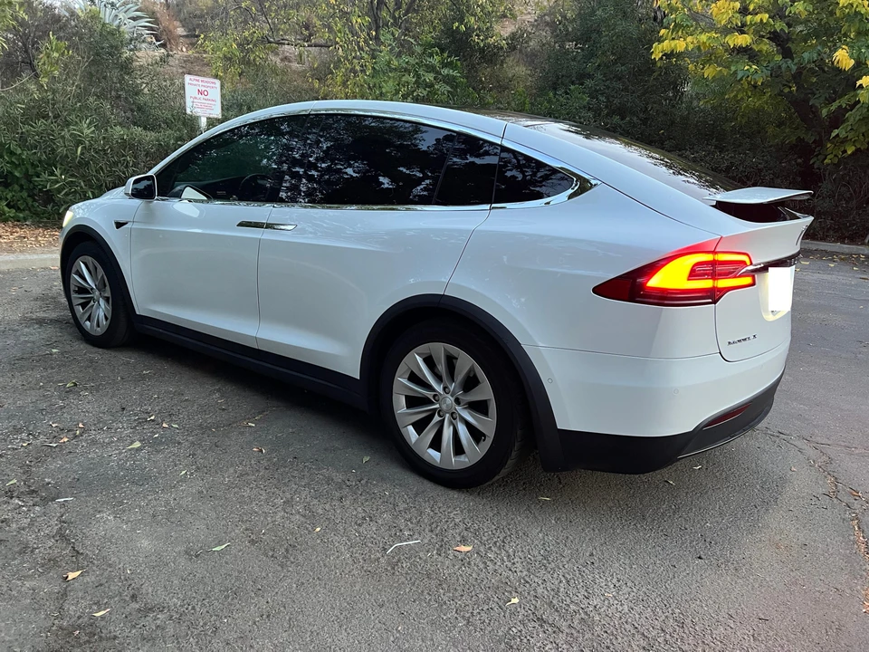 2018 Tesla Model X - Image 14 of 31