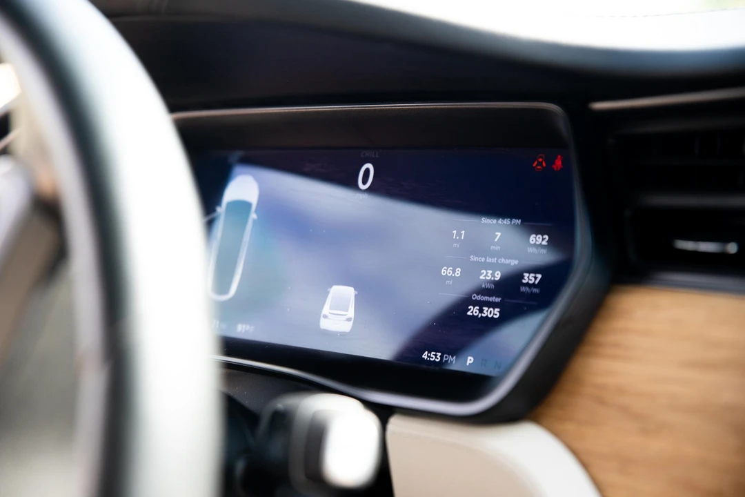 2018 Tesla Model X - Image 27 of 31