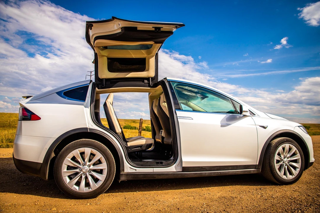 2018 Tesla Model X - Image 17 of 31