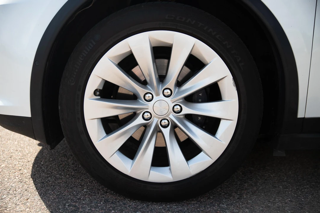 2018 Tesla Model X - Image 24 of 31