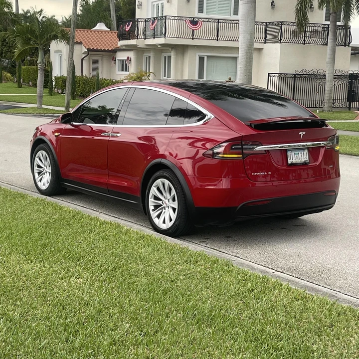 2018 Tesla Model X - Image 9 of 12
