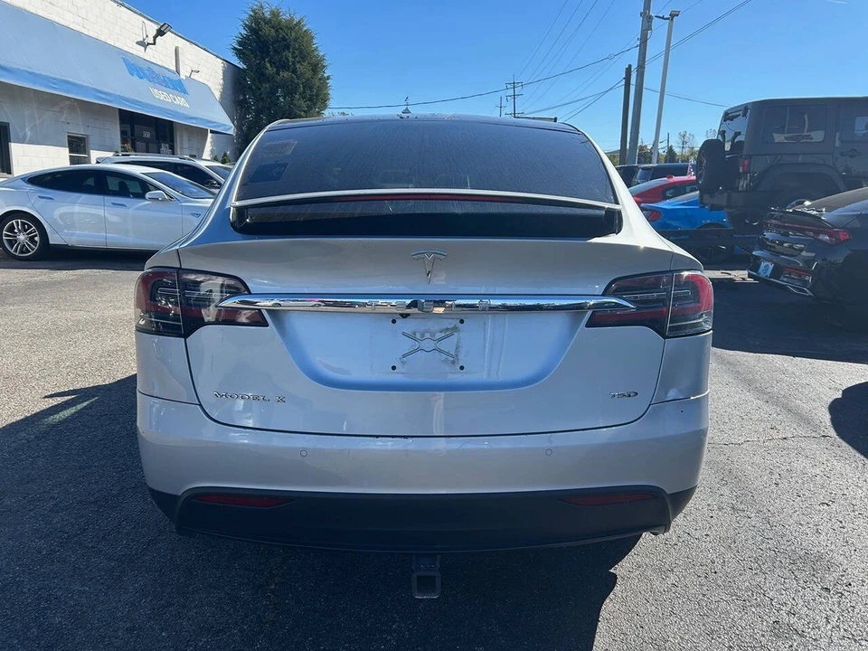 2018 Tesla Model X - Image 5 of 11