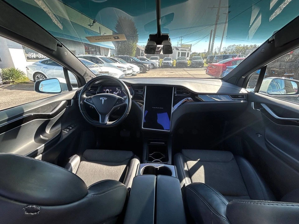 2018 Tesla Model X - Image 9 of 11