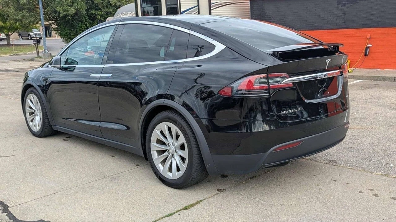 2018 Tesla Model X - Image 8 of 12