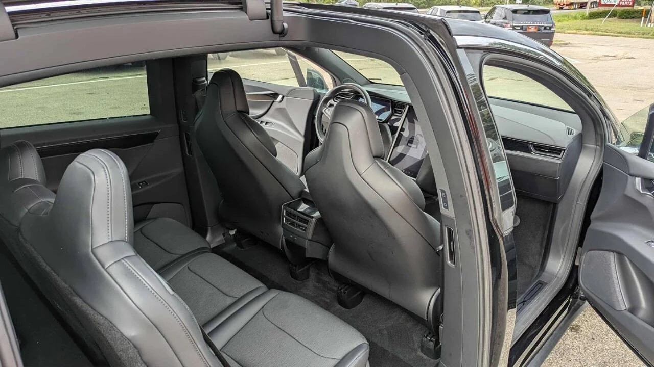 2018 Tesla Model X - Image 11 of 12