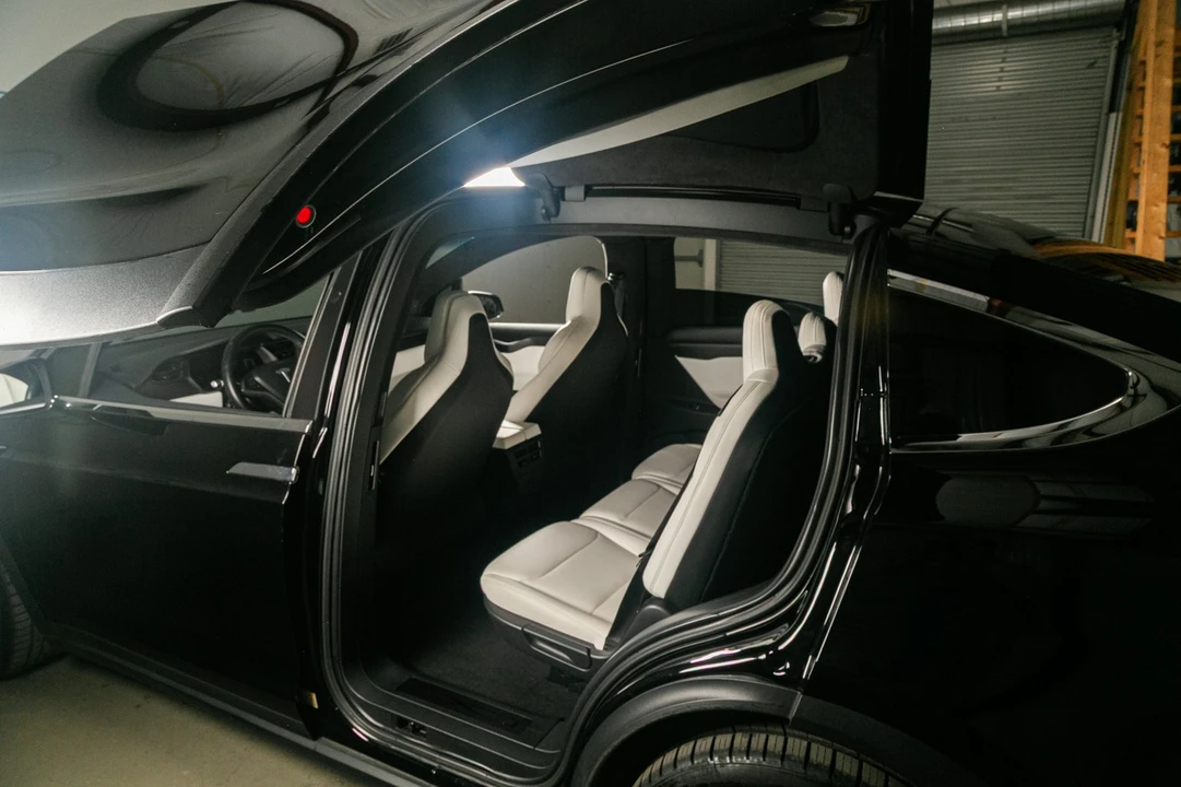 2018 Tesla Model X - Image 8 of 21