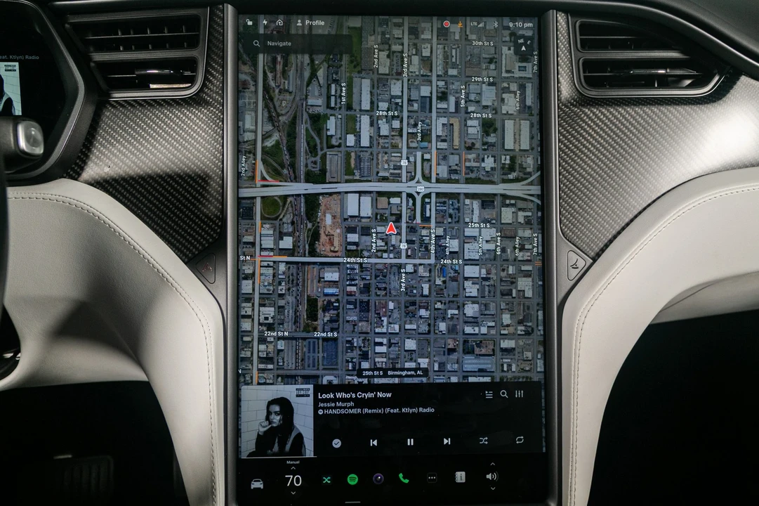2018 Tesla Model X - Image 14 of 21