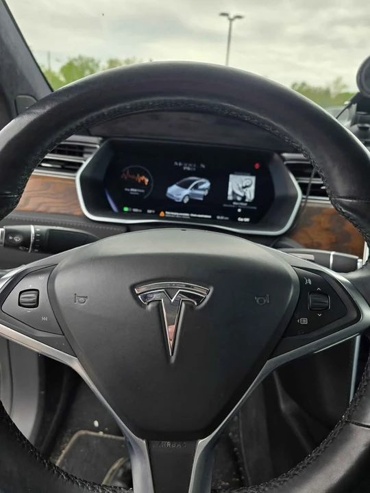2018 Tesla Model X - Image 15 of 21