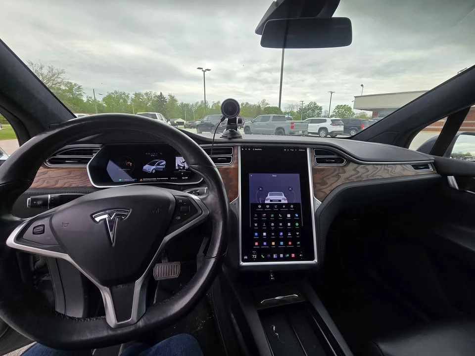 2018 Tesla Model X - Image 16 of 21