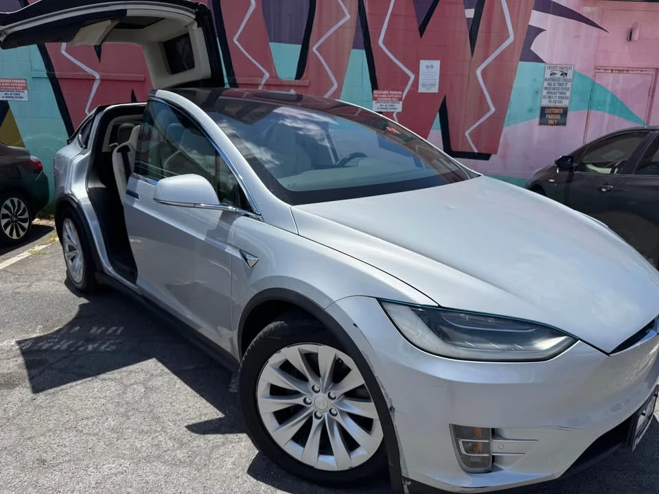 2018 Tesla Model X - Image 5 of 16