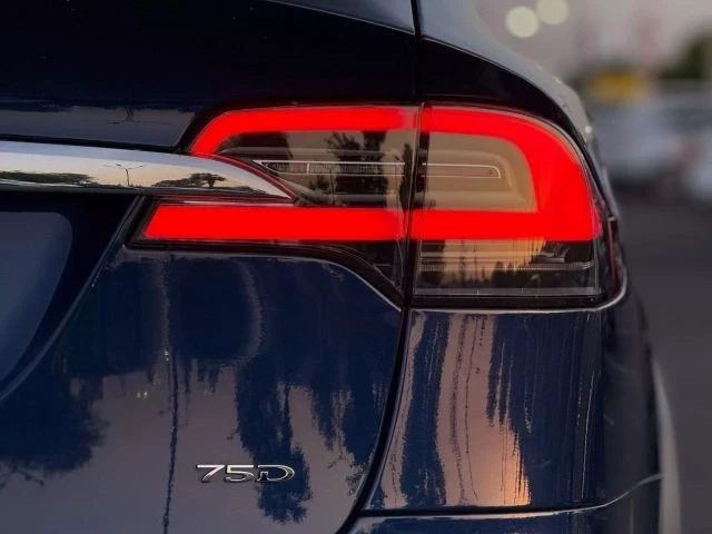 2018 Tesla Model X - Image 10 of 21