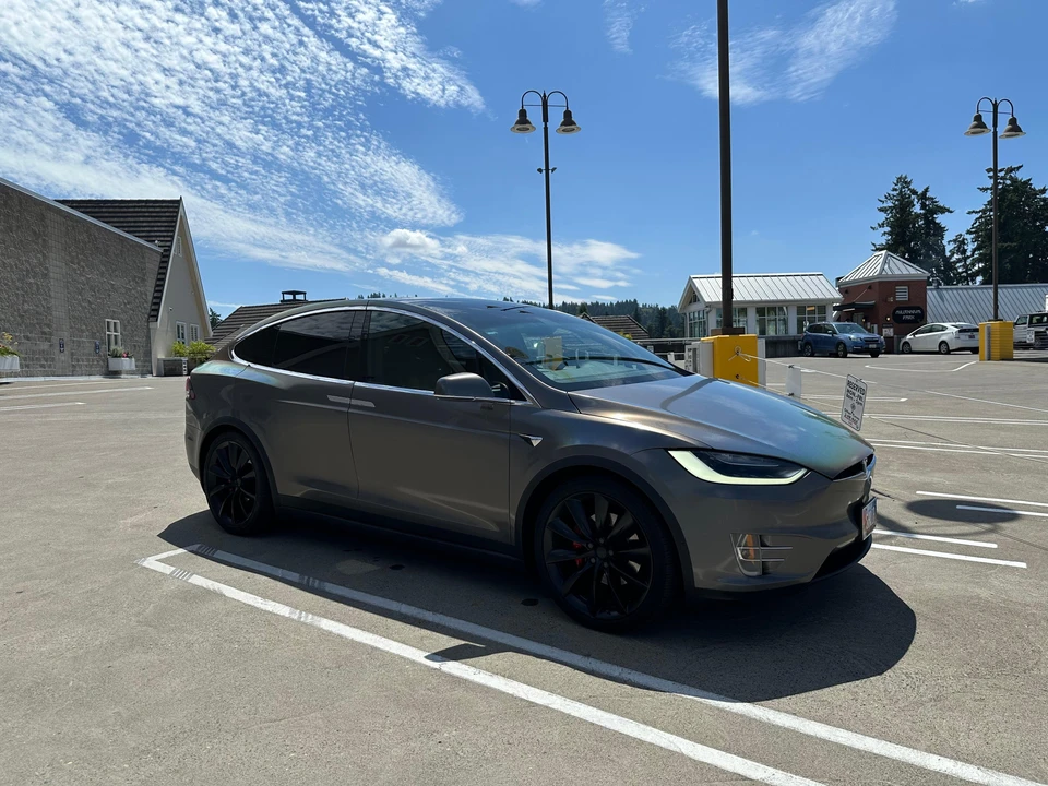 2018 Tesla Model X - Image 15 of 31