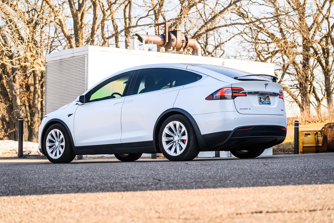 2018 Tesla Model X - Image 11 of 31