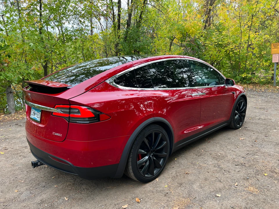 2018 Tesla Model X - Image 15 of 31