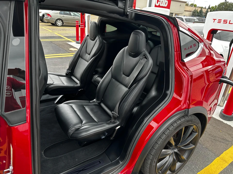 2018 Tesla Model X - Image 29 of 31