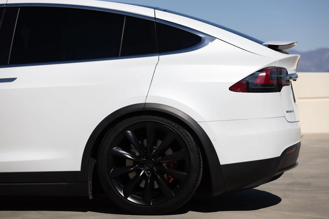 2018 Tesla Model X - Image 15 of 31
