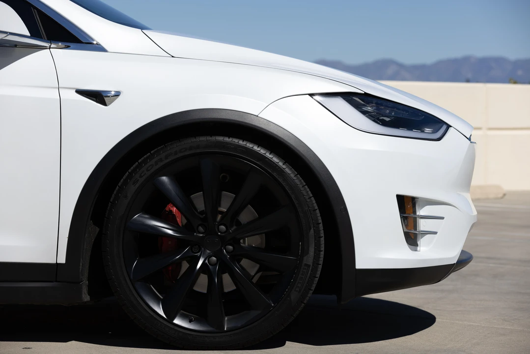 2018 Tesla Model X - Image 17 of 31