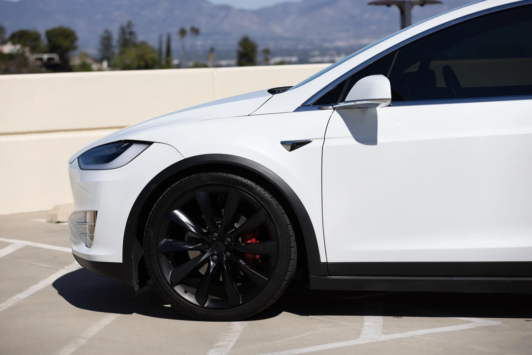 2018 Tesla Model X - Image 14 of 31