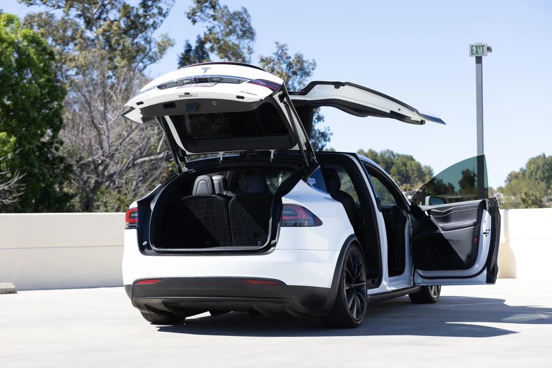 2018 Tesla Model X - Image 10 of 31