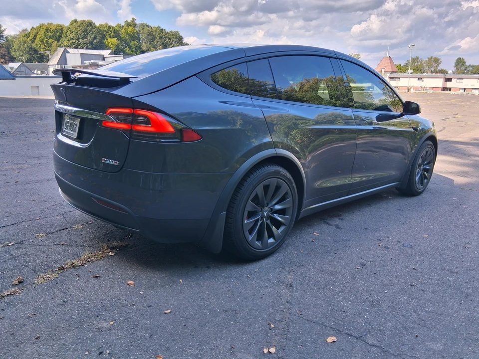2018 Tesla Model X - Image 15 of 31