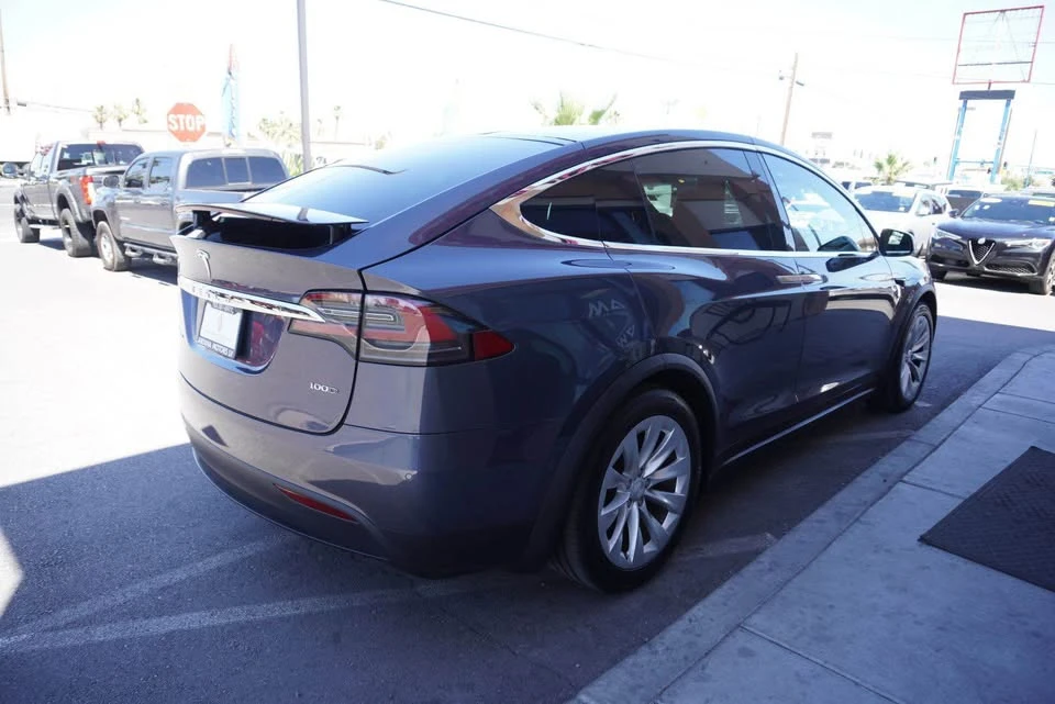 2018 Tesla Model X - Image 5 of 13