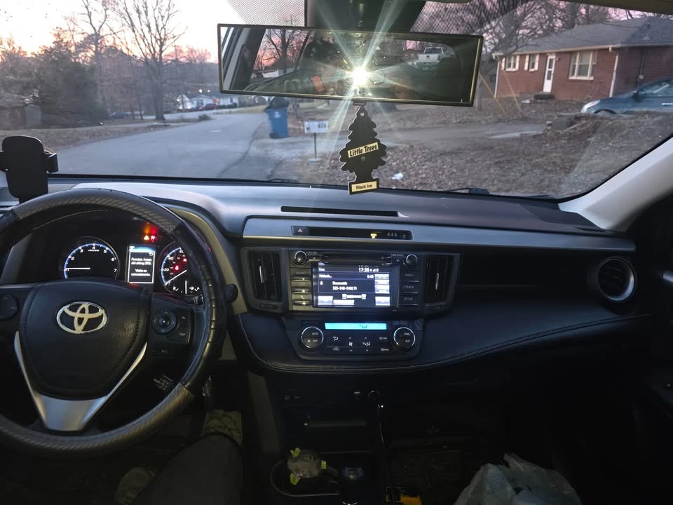 2018 Toyota RAV4 4th Gen - Image 6 of 12