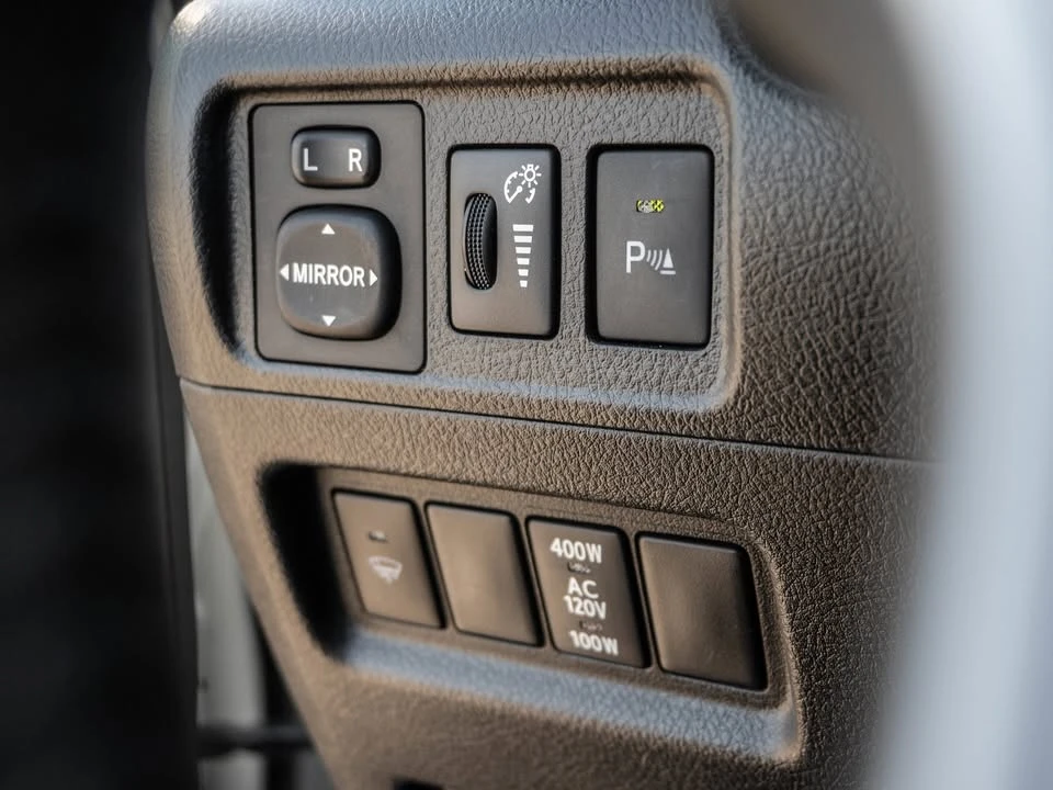 2018 Toyota 4Runner 5th Gen - Image 18 of 19