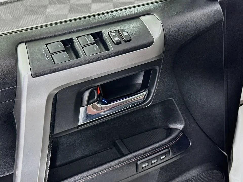 2018 Toyota 4Runner 5th Gen - Image 19 of 20