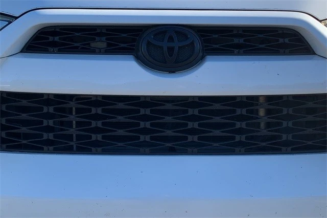 2018 Toyota 4Runner 5th Gen - Image 9 of 12