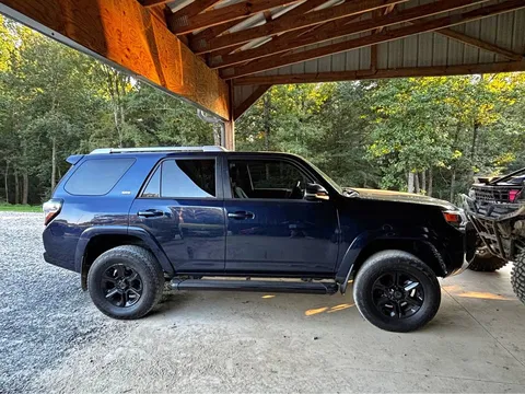 2018 Toyota 4Runner SR5 Premium Sport Utility 4D